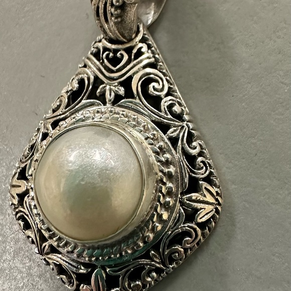 Sterling pearl pendant - Picture 2 of 5